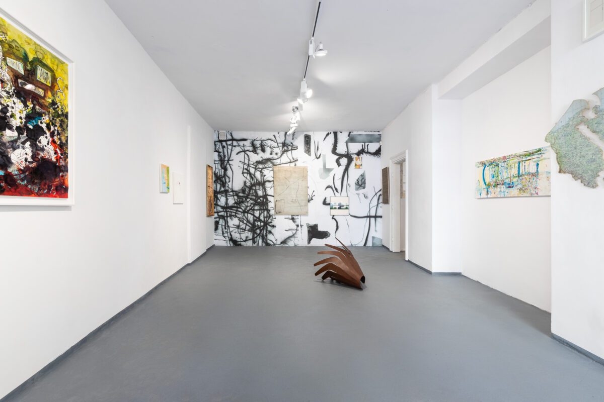 Jadwiga Maziarksa tree bark on canvas exhibition worderfull life (2)