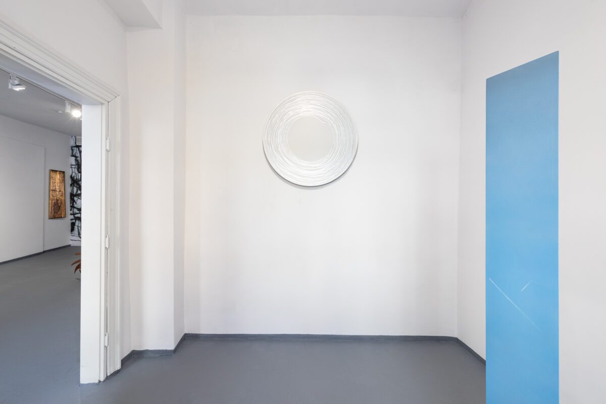 Kornel Janczy Chemitrails plywood, wood, acrylic paint 180 x 50 x 70 cm 2023 (2)