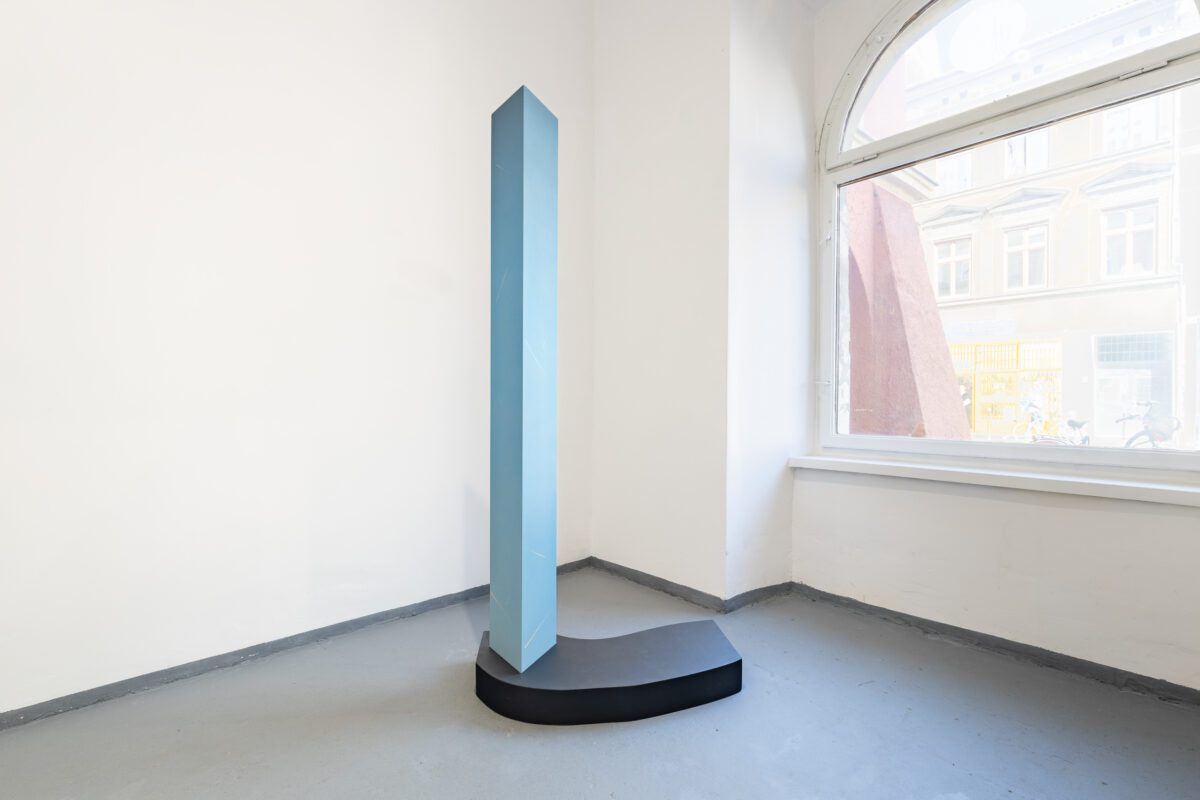 Kornel Janczy Chemitrails plywood, wood, acrylic paint 180 x 50 x 70 cm 2023 (3)