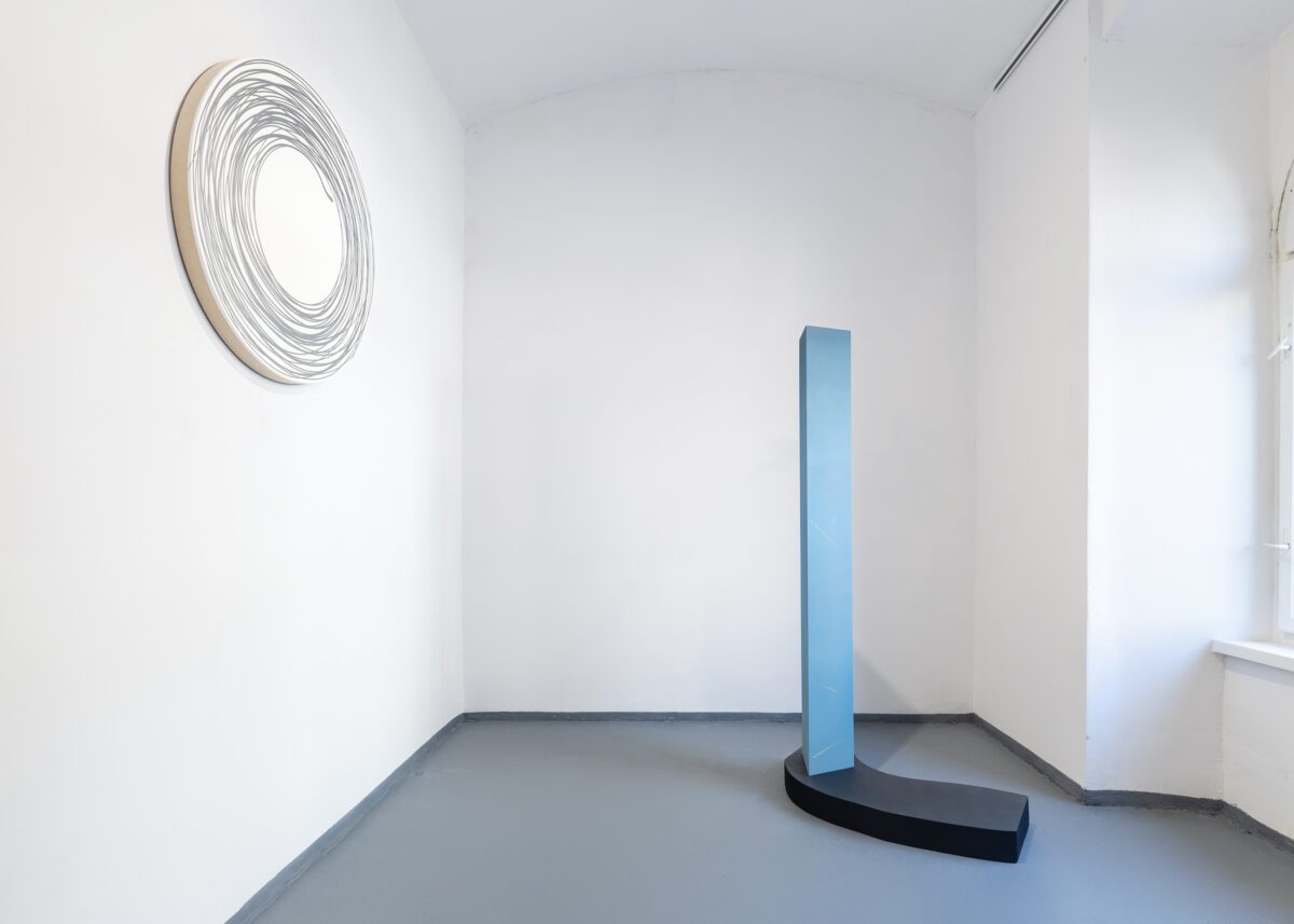 Kornel Janczy Chemitrails plywood, wood, acrylic paint 180 x 50 x 70 cm 2023 (5)