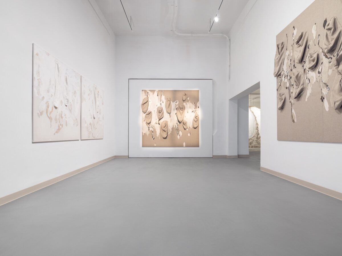 2024-11-30 - BLUE MOTH - wystawa + portrety - social media-1