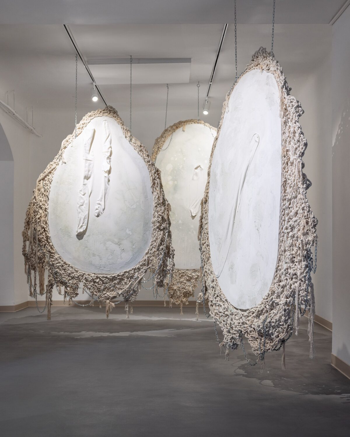 2024-11-30 - BLUE MOTH - wystawa + portrety - social media-42